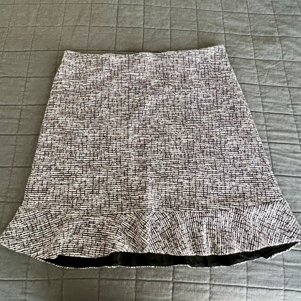 Loft tweed skirt with a touch of silver thread throughout